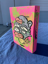 Load image into Gallery viewer, SUMN’ ON THE CHIN!
